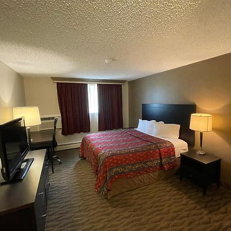 Almac Hotel Lac La Biche Exteriér fotografie