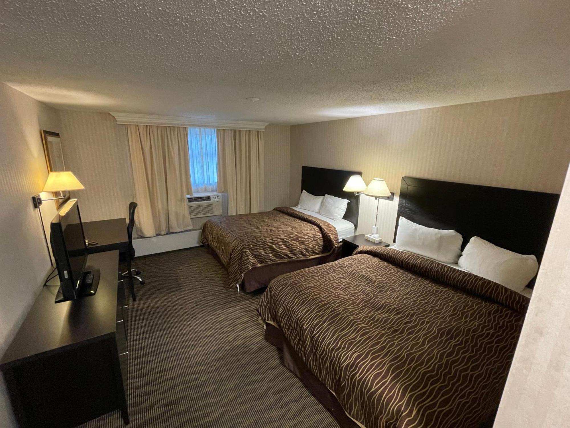 Almac Hotel Lac La Biche Exteriér fotografie